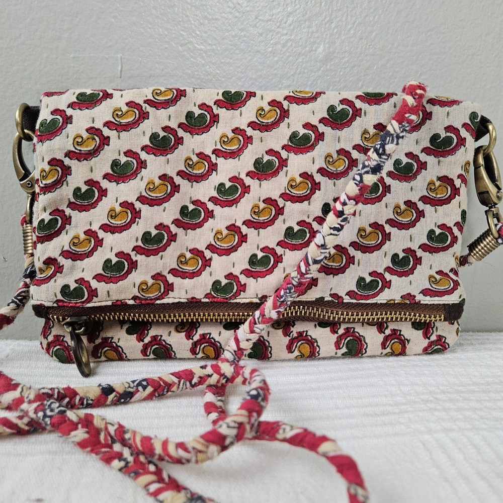 Sari‎ Bari Kantha Fabric Zip Flap Top Crossbody Purse Ivory Burgundy